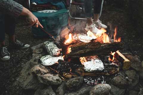 Clevere Camping-Food-Hacks, um draußen besser zu kochen